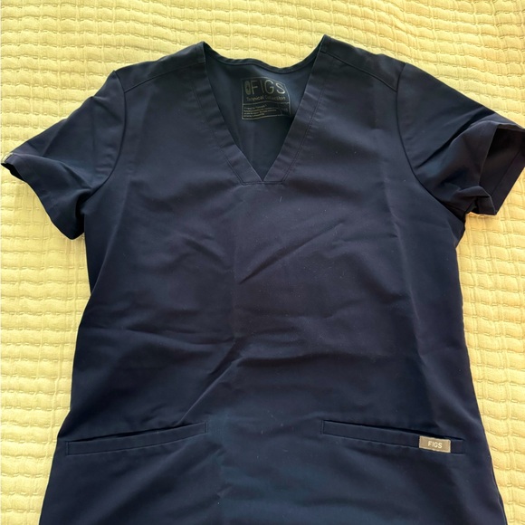 Figs Casma Three Pocket Scrub Top in Navy Blue- XXS - Picture 5 of 6